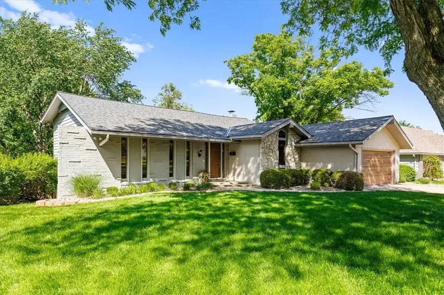 9010 W 104th Terrace, Overland Park, KS 66212 - #2