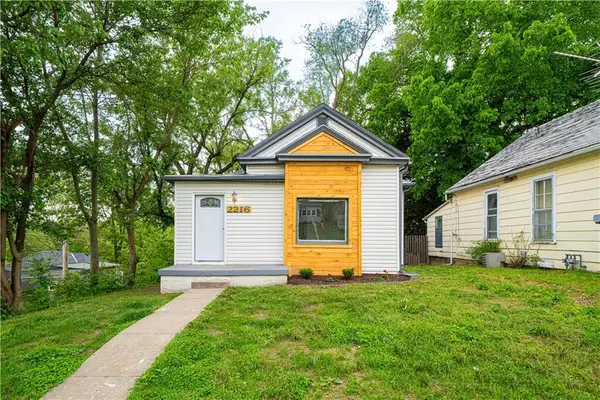 2216 Main Street, St Joseph, MO 64505