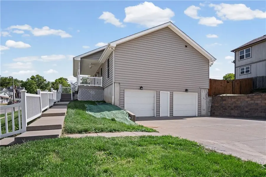 717 S 5th Street, Atchison, KS 66002 - #2