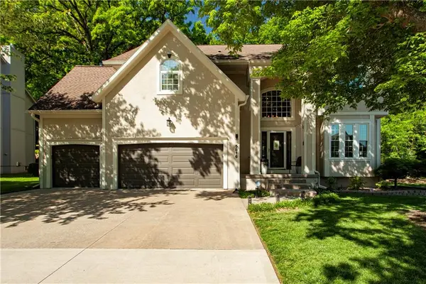 5816 NE Ruby Court, Lee's Summit, MO 64064