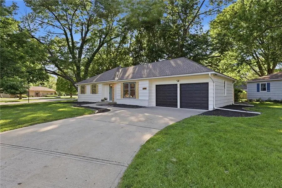 10408 Beverly Drive, Overland Park, KS 66207 - #3