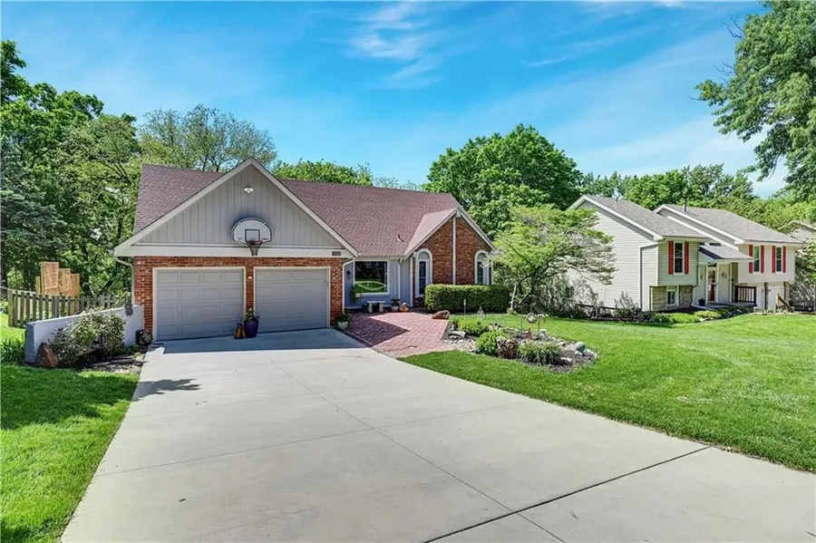 6932 Cottonwood Drive, Shawnee, KS 66216 - #3