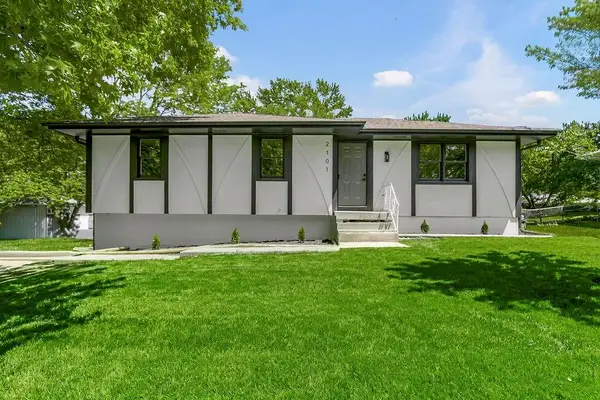 2101 SE Harding Street, Oak Grove, MO 64075