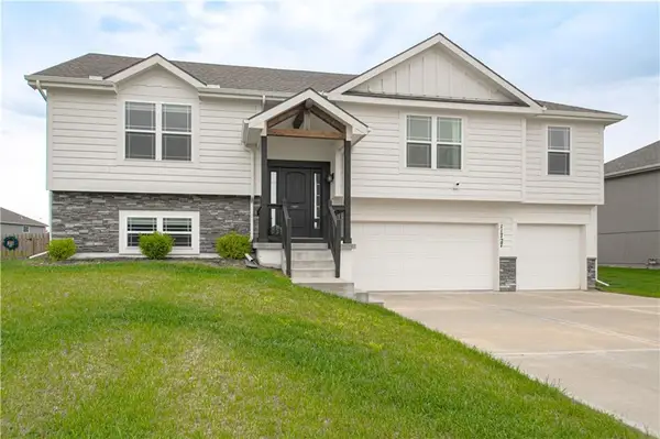 11727 N Laurel Avenue, Kansas City, MO 64157