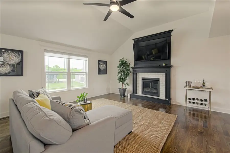 11727 N Laurel Avenue, Kansas City, MO 64157 - #2