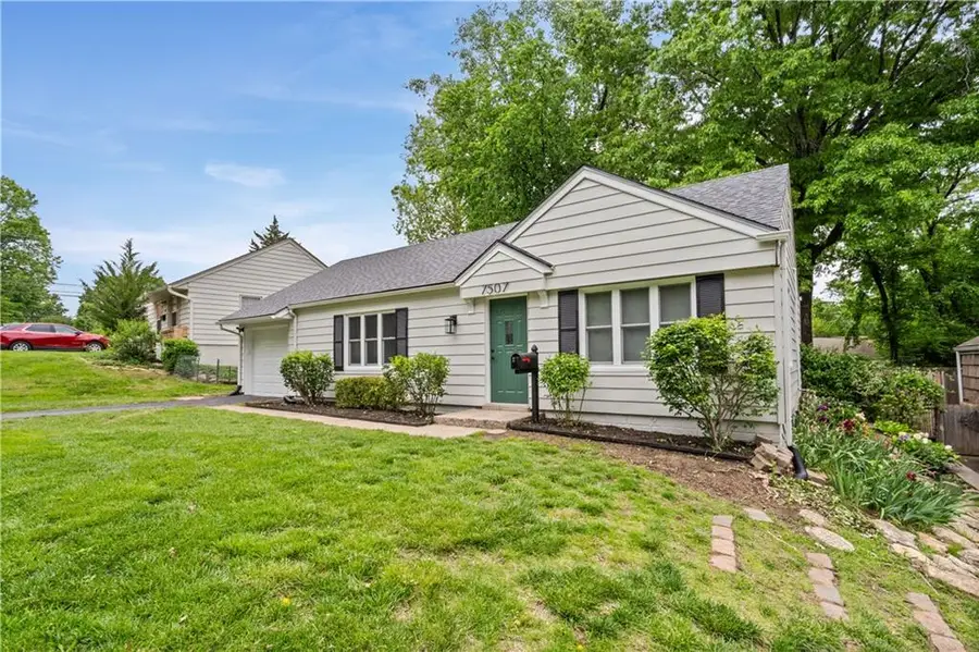 7507 High Drive, Prairie Village, KS 66208 - #2