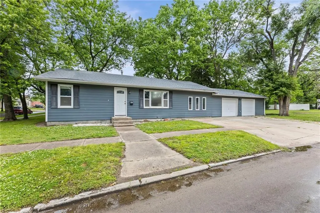 902 E Broadway Street, Iola, KS 66749 - #1