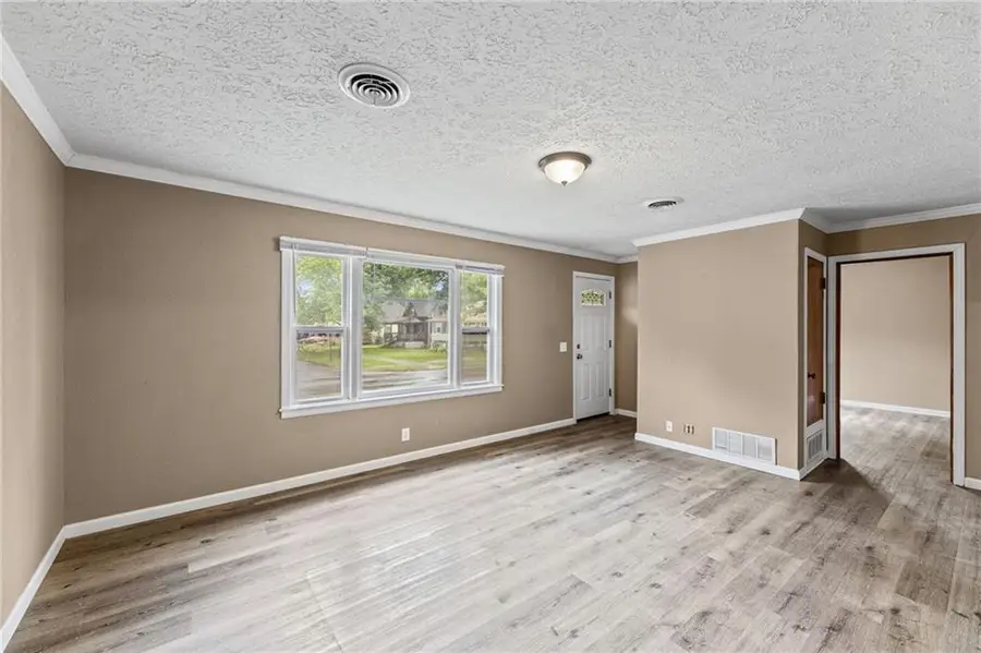 902 E Broadway Street, Iola, KS 66749 - #2