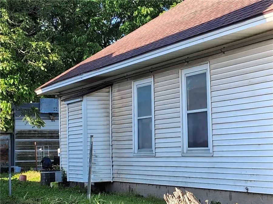 413 W Main Street, Richmond, MO 64085 - #2