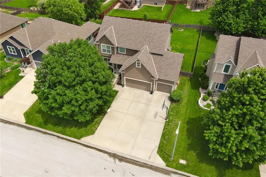 327 SE Highland Park Drive, Lees Summit, MO 64063 - #2