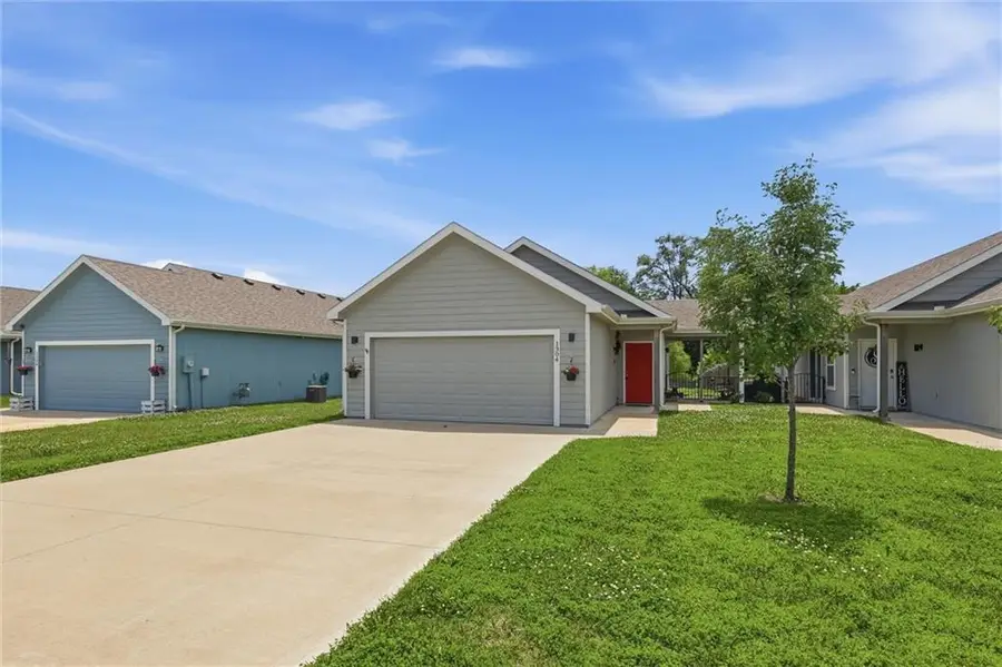 1304 E Joles Drive, Tonganoxie, KS 66086 - #2