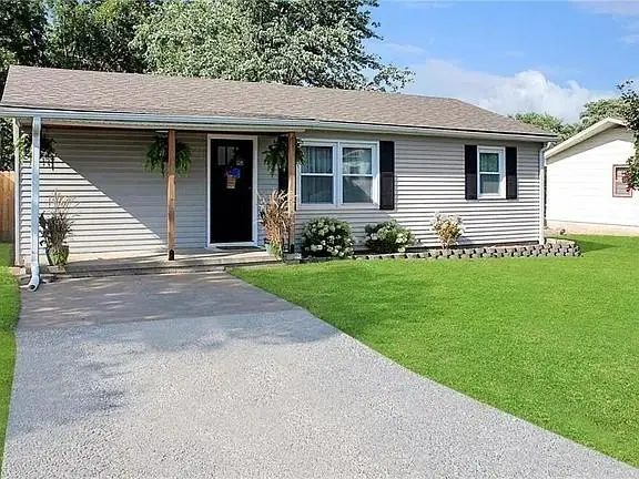 726 W Broadway Street, Higginsville, MO 64037 - #2