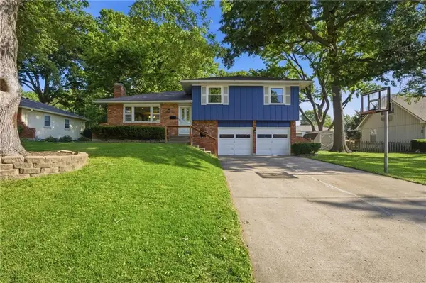 11216 W 71st Street, Shawnee, KS 66203