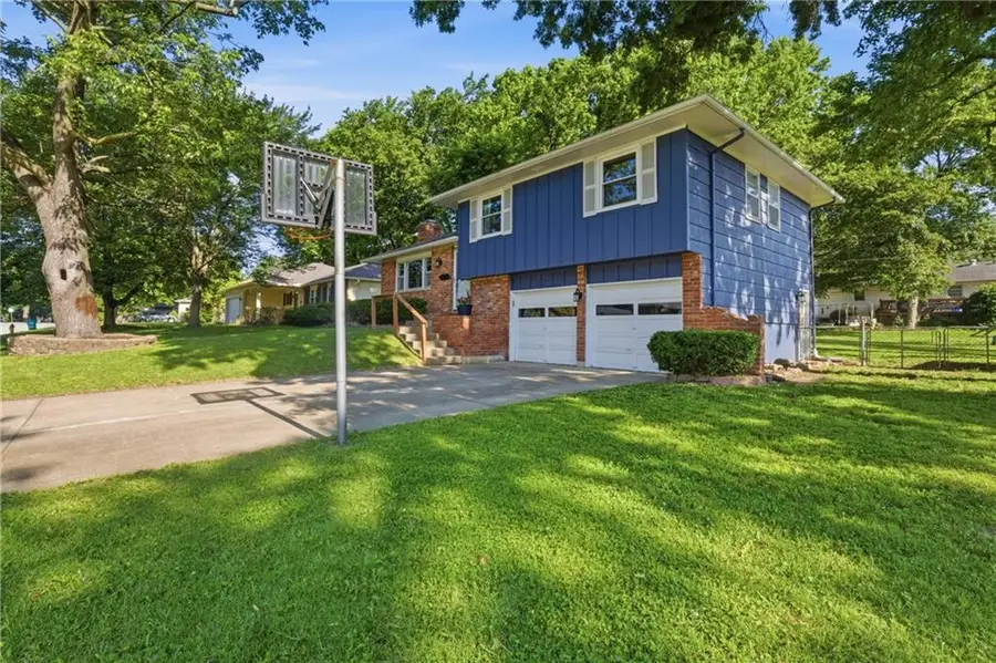 11216 W 71st Street, Shawnee, KS 66203 - #2