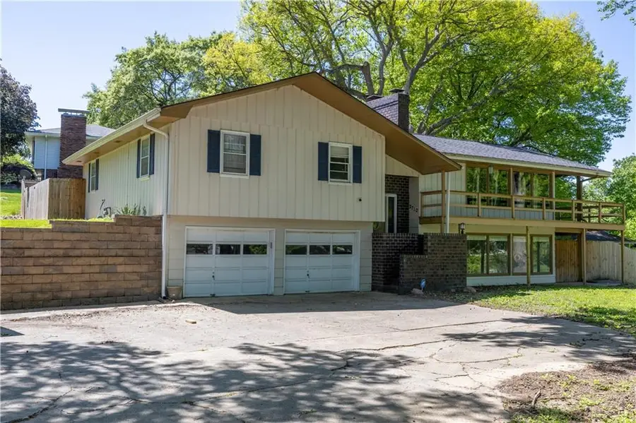 3710 Lakeside Drive, Saint Joseph, MO 64503 - #2