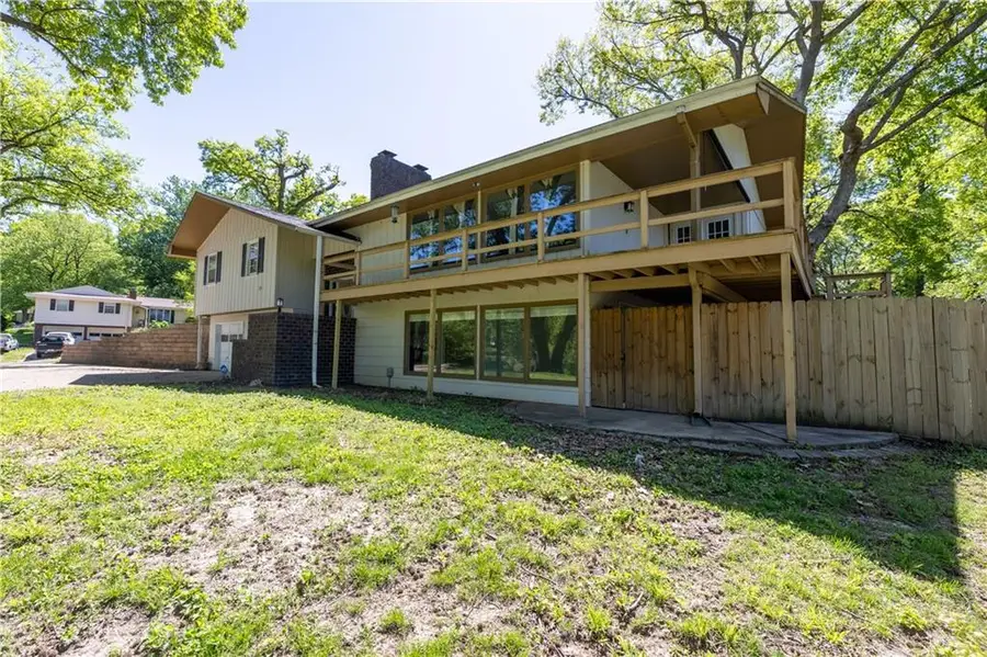 3710 Lakeside Drive, Saint Joseph, MO 64503 - #3