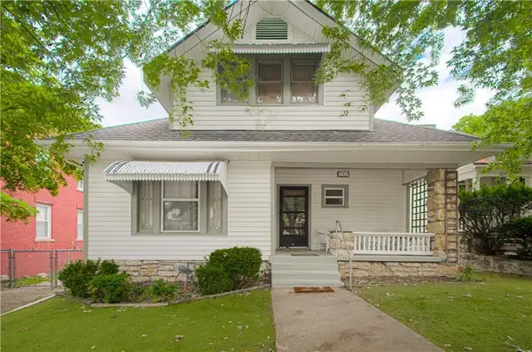 4215 Oak Street, Kansas City, MO 64111