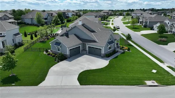 161 NW Carson Drive, Lee's Summit, MO 64081