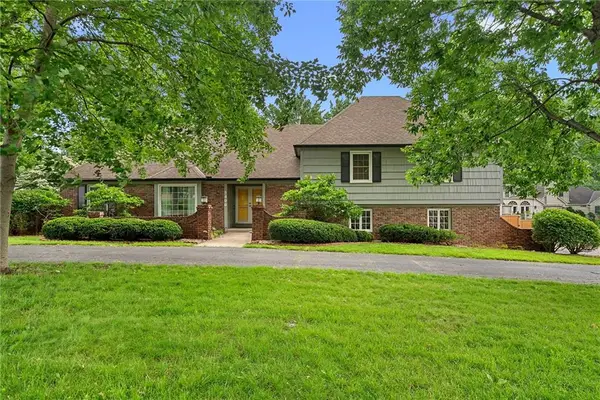 5400 W 84th Terrace W, Prairie Village, KS 66207