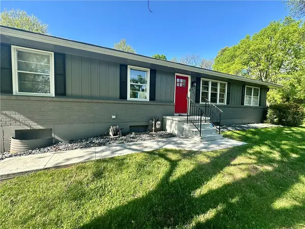 3437 NW Edgewater Trail, Kansas City, MO 64151