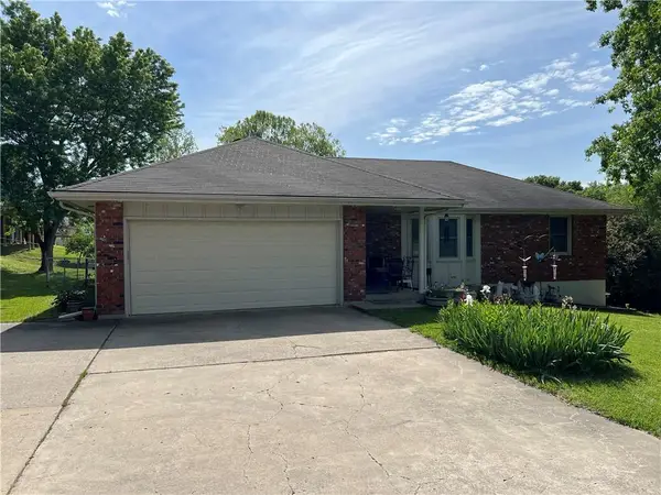 5909 N Broadway Street, Gladstone, MO 64118