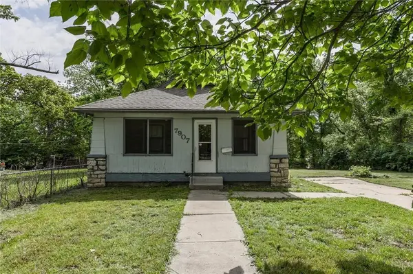7907 Chestnut Avenue, Kansas City, MO 64132