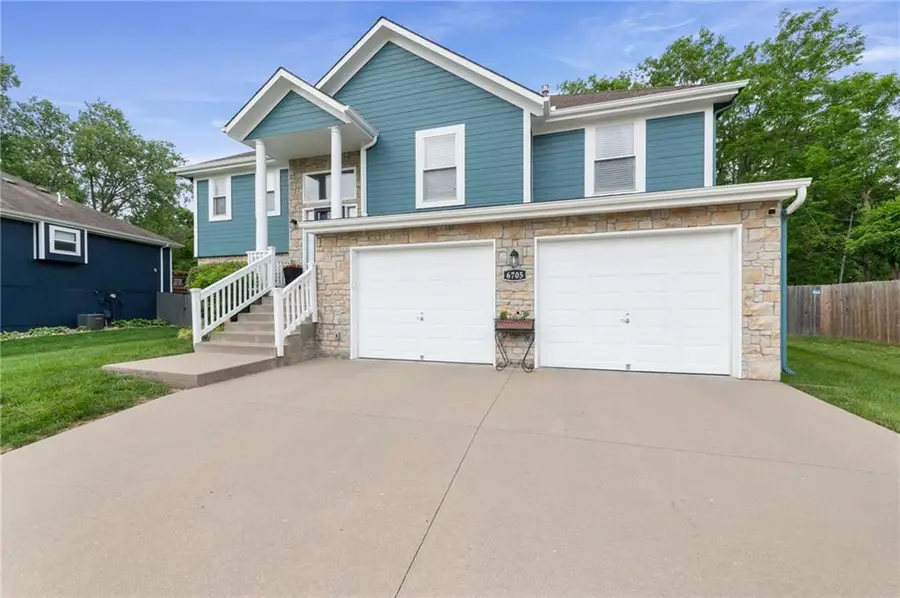 6705 E 138th Terrace, Grandview, MO 64030 - #2