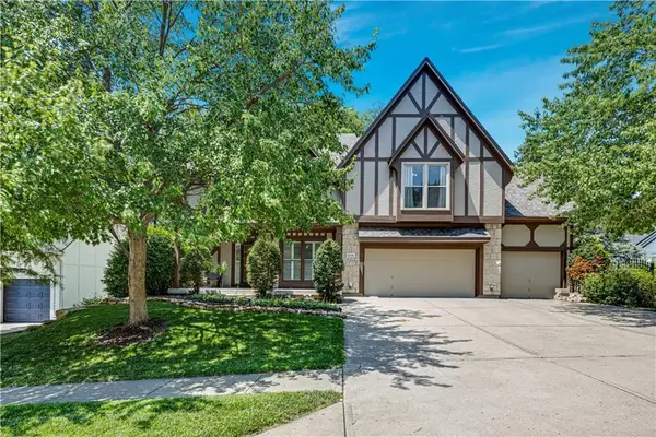6736 NW Monticello Terrace, Parkville, MO 64152