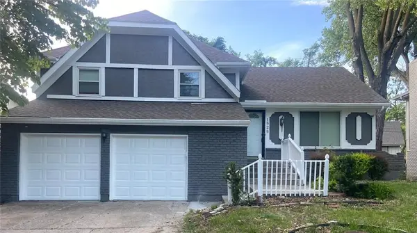 1828 E Mohawk Drive, Olathe, KS 66062