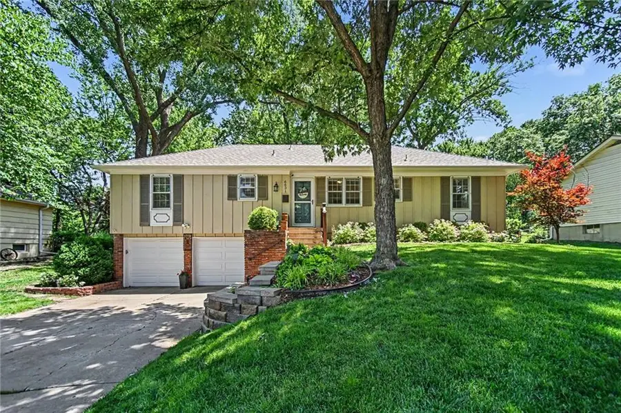 6631 Larsen Lane, Shawnee, KS 66203 - #2