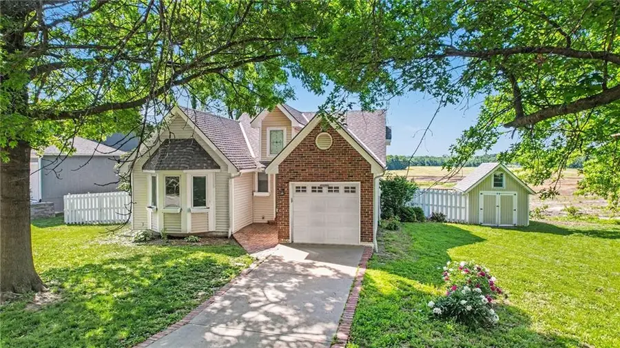105 Sixth Street, Smithville, MO 64089 - #3
