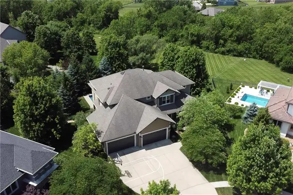 9511 W 161st Terrace, Overland Park, KS 66085
