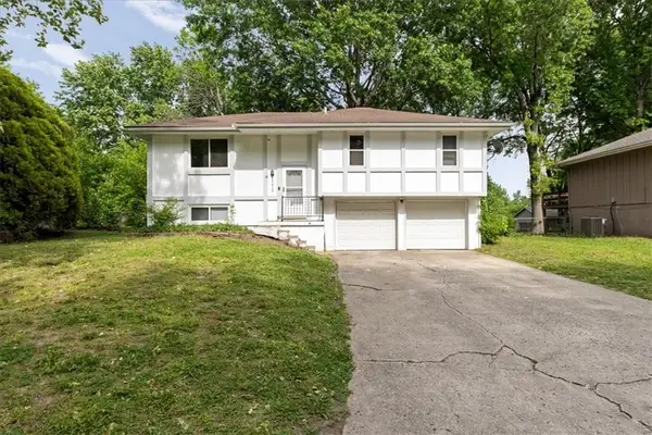 1613 Oak Street, Oak Grove, MO 64075