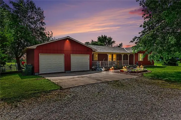 1301 W 8th Street, Edgerton, KS 66021