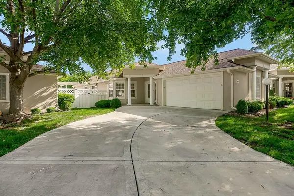 809 NW North Ridge Court, Blue Springs, MO 64015