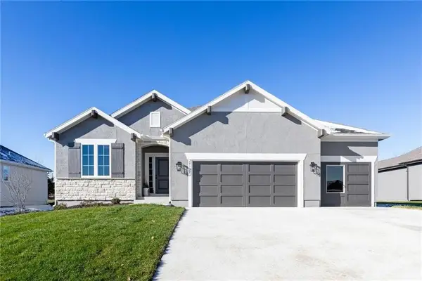 16747 S Twilight Lane, Olathe, KS 66062