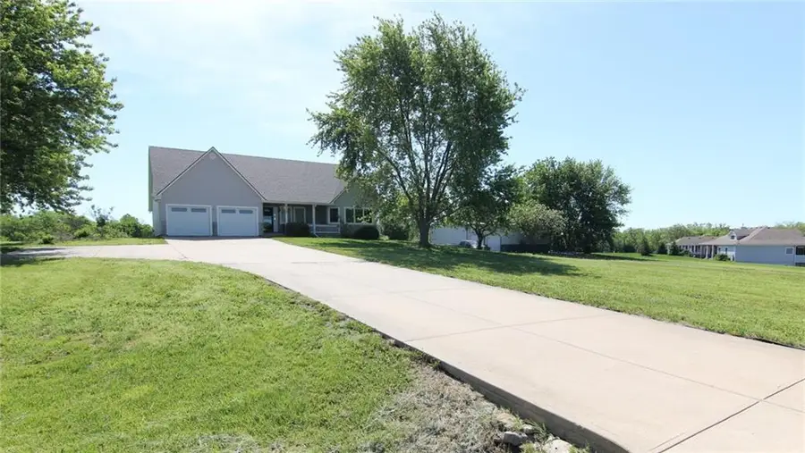23305 S Hickory Court, Spring Hill, KS 66083 - #2