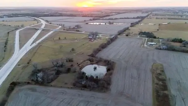 24700 Douglas Road, Chanute, KS 66720