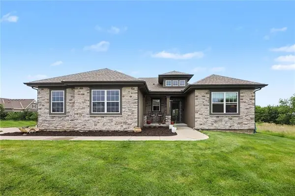 19601 W 210th Street, Spring Hill, KS 66083