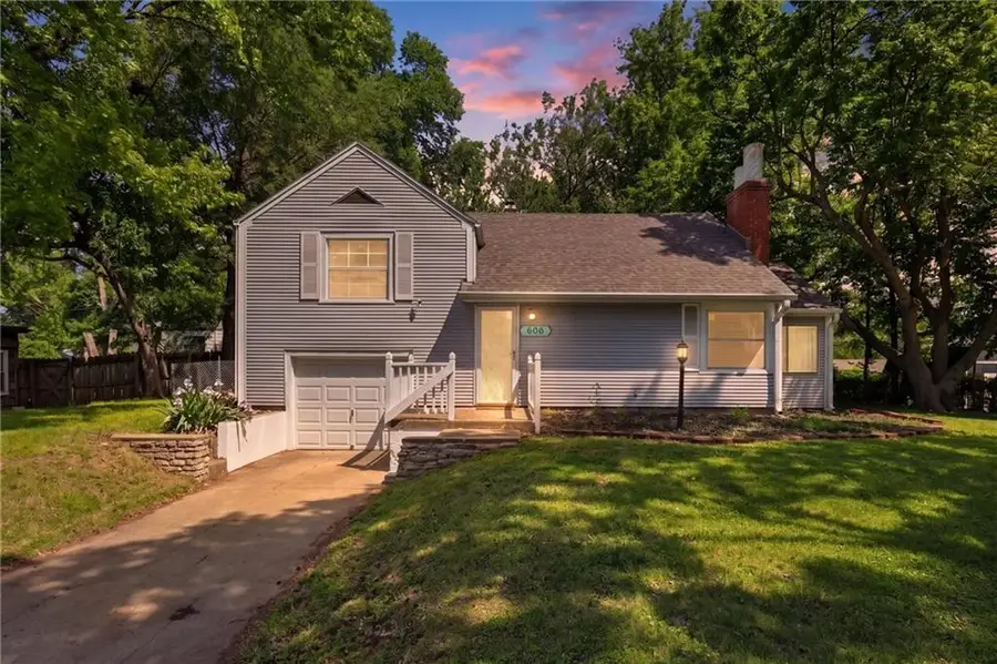 606 NE 44th Street, Kansas City, MO 64116 - #2