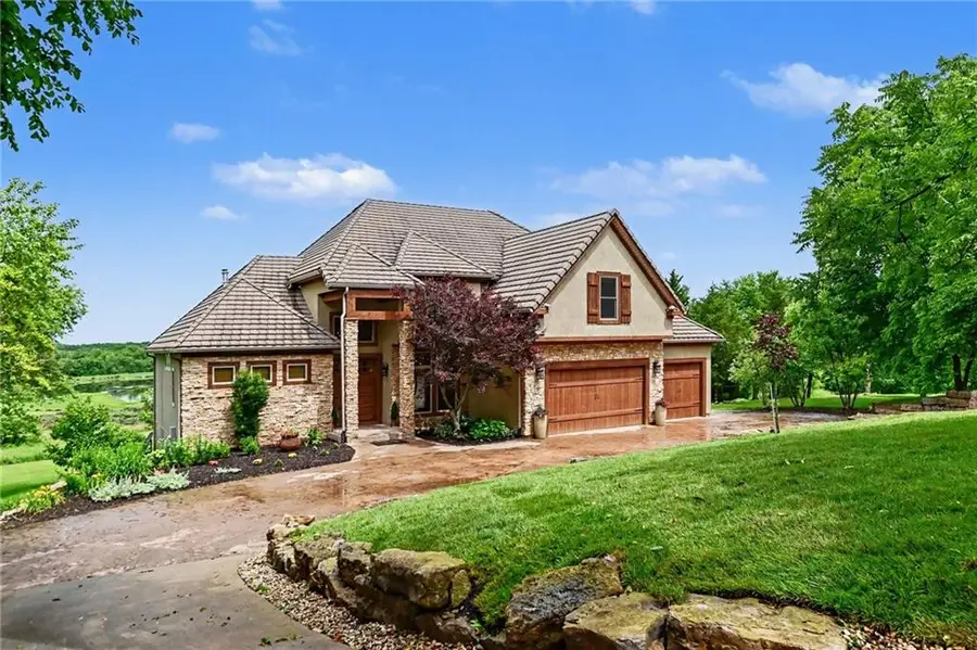 18890 W 252 Nd Street, Paola, KS 66071 - #2