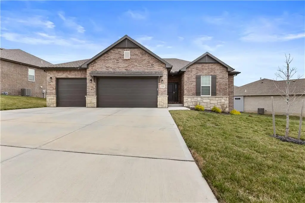 3225 N 109th Place, Kansas City, KS 66109 - #1