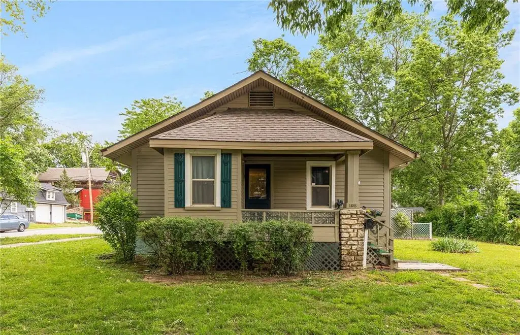 13013 8th Street, Grandview, MO 64030 - #1