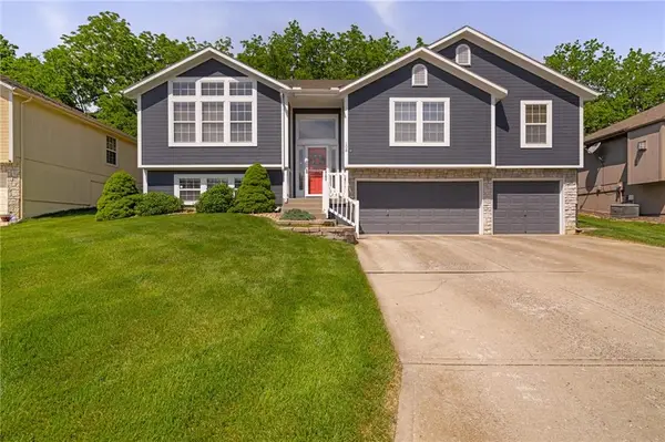 108 NE Topaz Drive, Lee's Summit, MO 64086