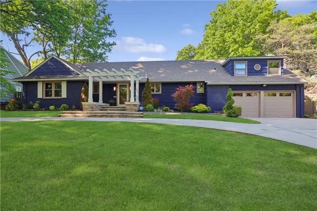 1214 W Gregory Boulevard, Kansas City, MO 64114 - #1