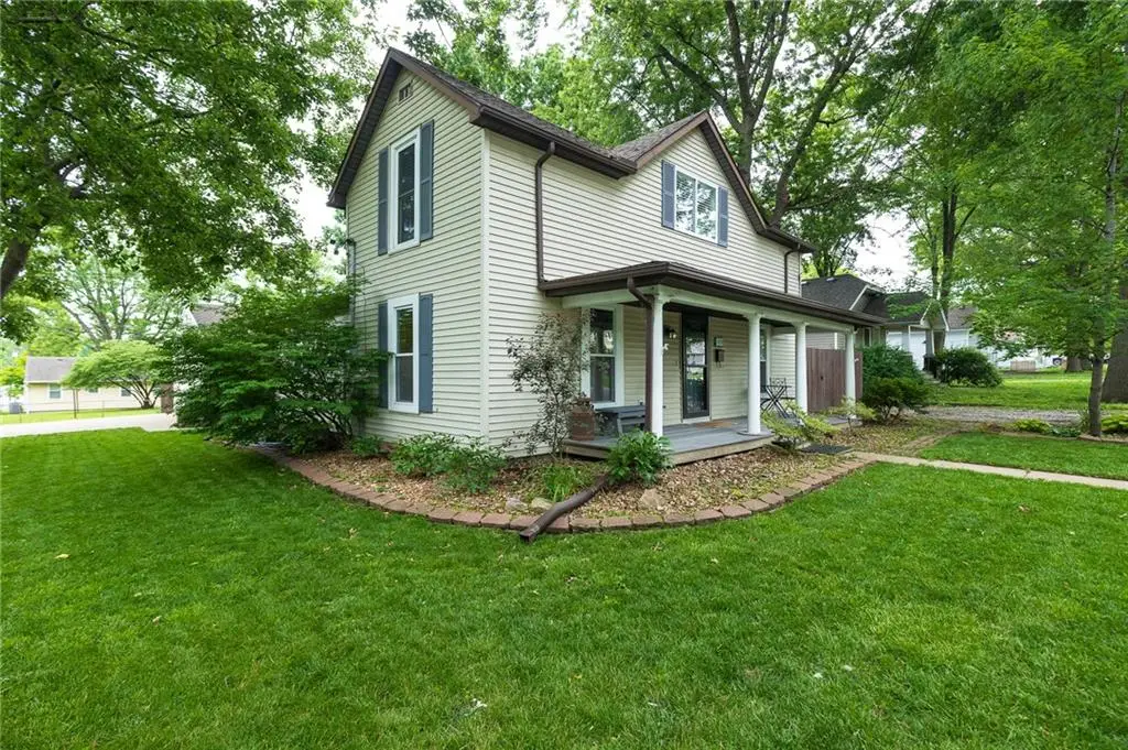 209 E 1st Street, Lees Summit, MO 64063 - #1