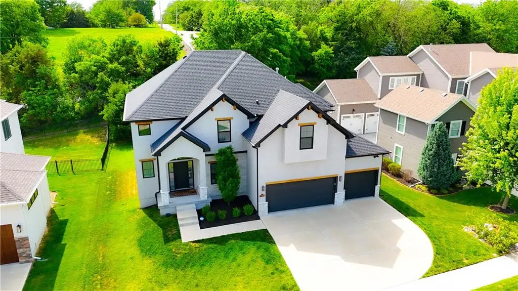 7190 N National Drive, Parkville, MO 64152 - #1