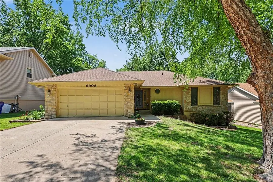 6906 N Flora Avenue, Gladstone, MO 64118 - #2