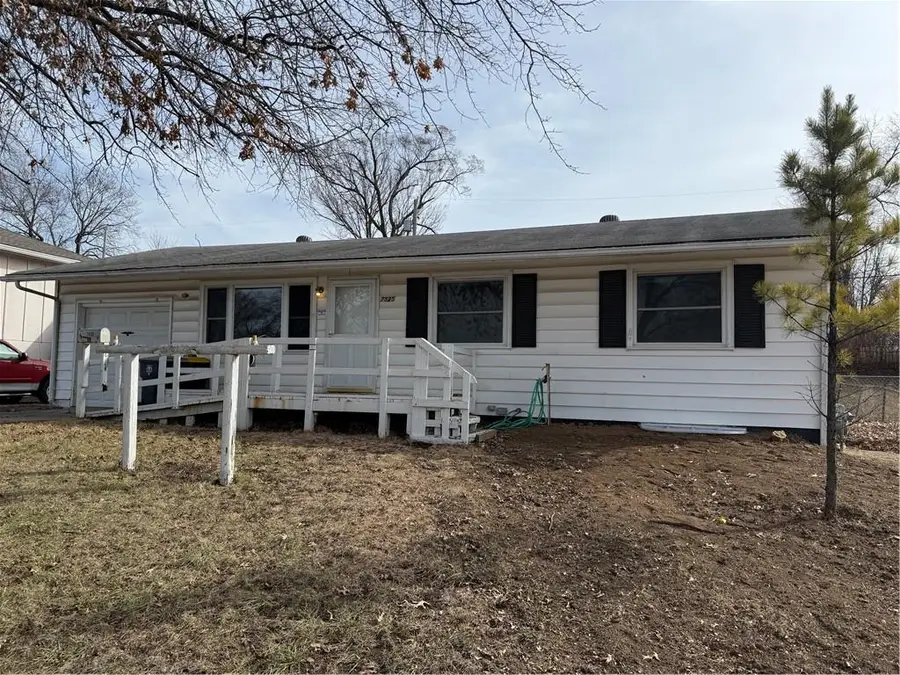 7525 E 52nd Street, Kansas City, MO 64129 - #3