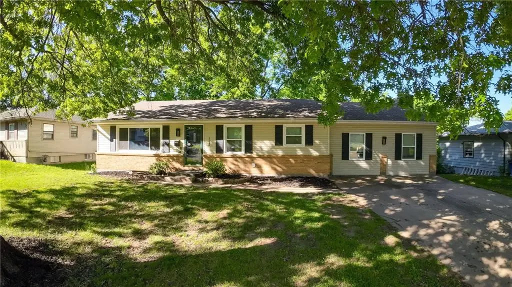 1512 NW B Street, Blue Springs, MO 64015 - #1